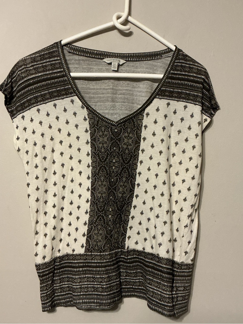 Lucky Brand Gray & White V-Neck Patterned Short Sleeve Top